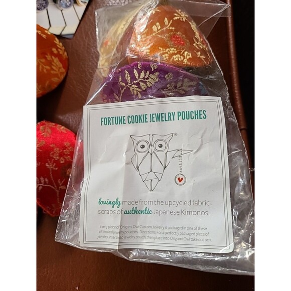 Origami Owl Consultant Supplies Swag – 9 Clam Shell Holders And 11 Boxes - Picture 3 of 11